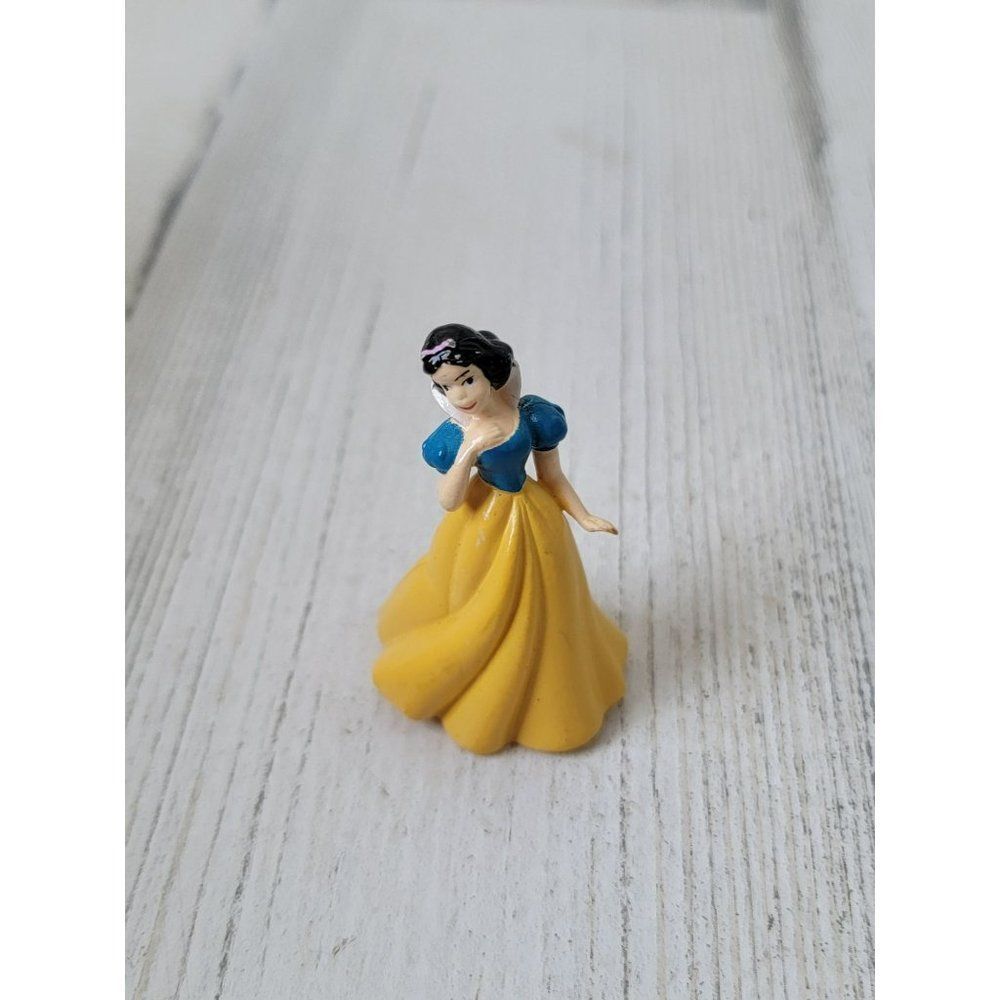 Mini snow white Disney princess Pixar toy figure